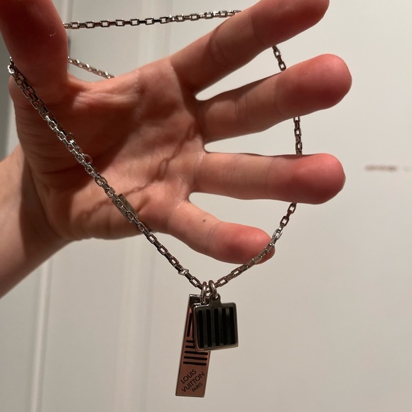 Louis Vuitton palladium finish chain